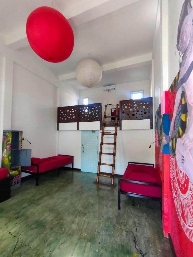 Gili Beach Bum Hostel Gili Trawangan Luaran gambar