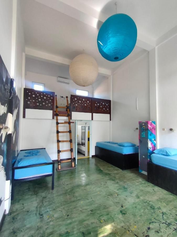 Gili Beach Bum Hostel Gili Trawangan Luaran gambar