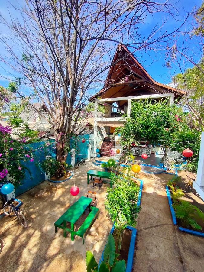 Gili Beach Bum Hostel Gili Trawangan Luaran gambar